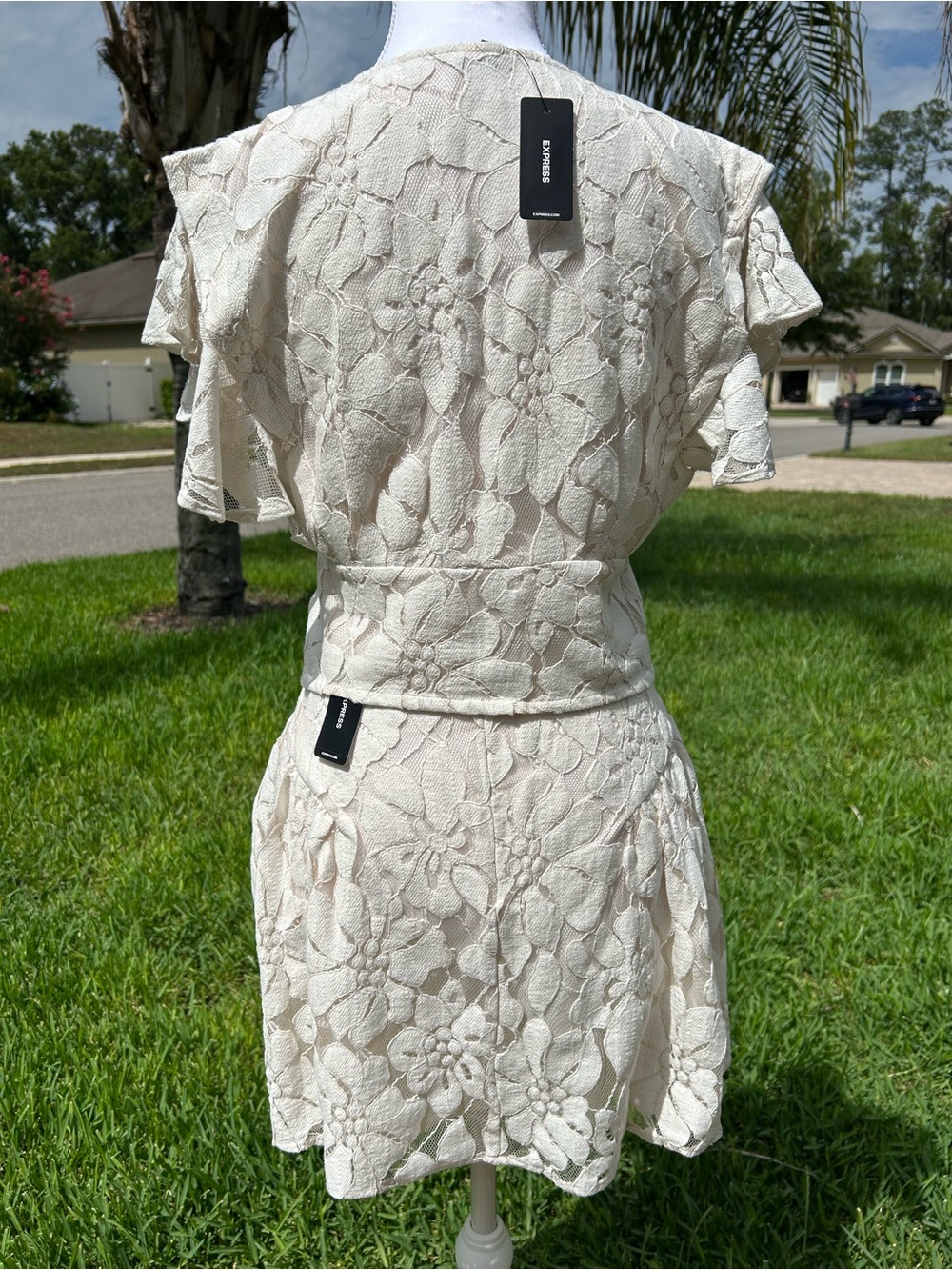 NWT🌷EXPRESS Lace Floral V-Neck Flutter Sleeve Top & Mini Skirt - Picture 13 of 15